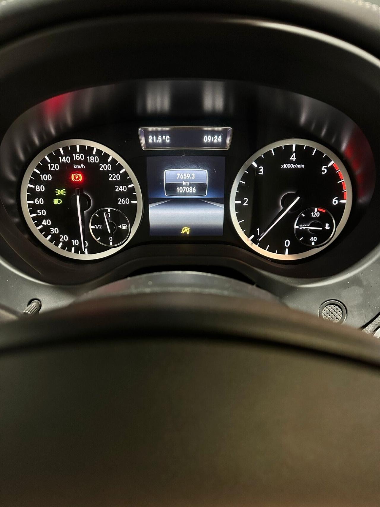 Infiniti Q30 1.5 diesel Premium Tech GALLERY WHITE