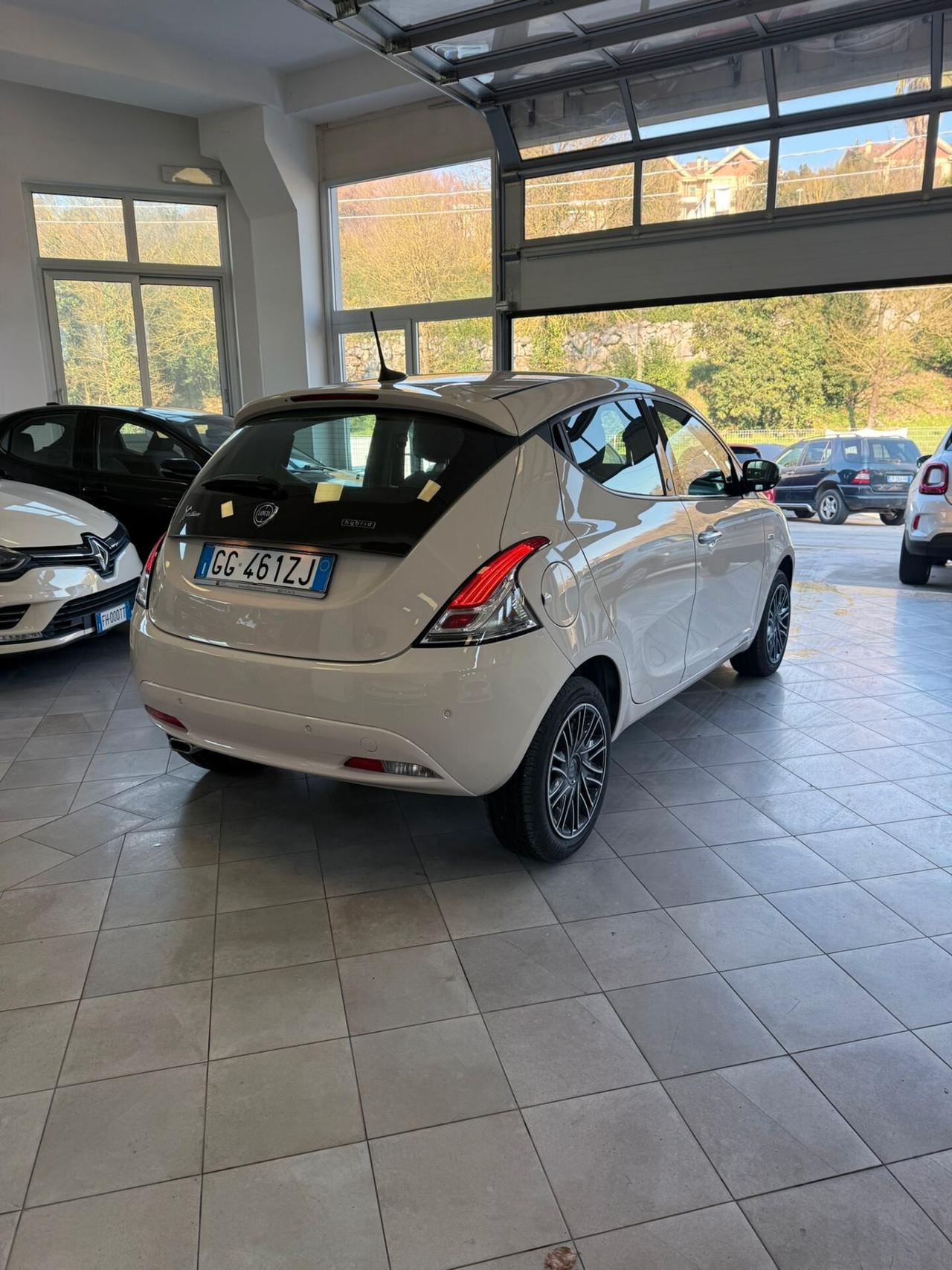 Lancia Ypsilon 1.0 FireFly 5 porte S&S Hybrid Ecochic Gold