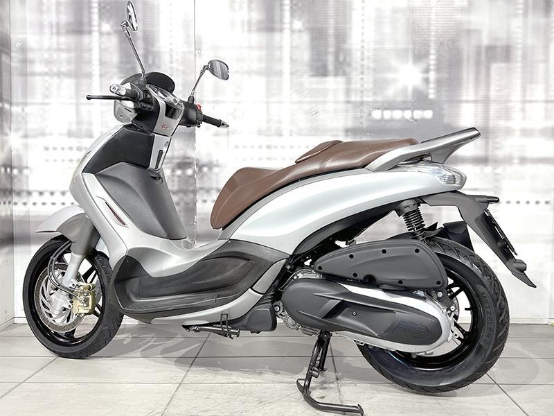 Piaggio Beverly 350 Sport Touring