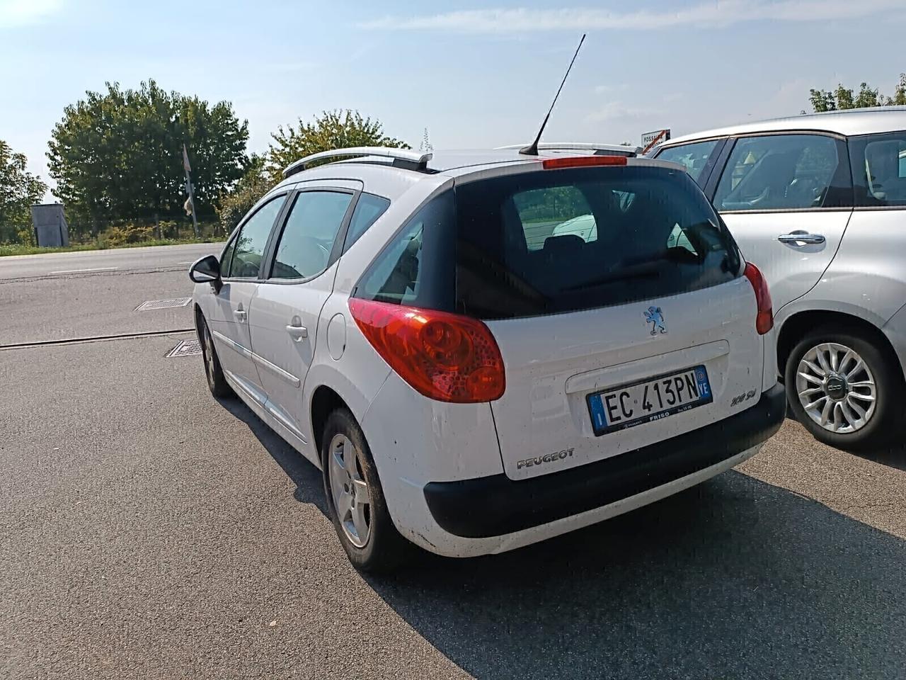 Peugeot 207 1.4 benzina Neopatentati