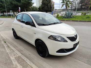 Lancia Ypsilon 1.0 Hybrid FireFly SILVER 2022