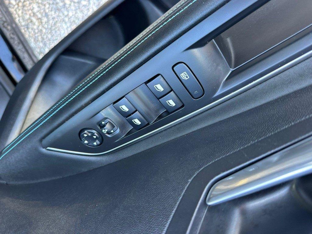 PEUGEOT 3008 BlueHDi 130 S&S EAT8 GT