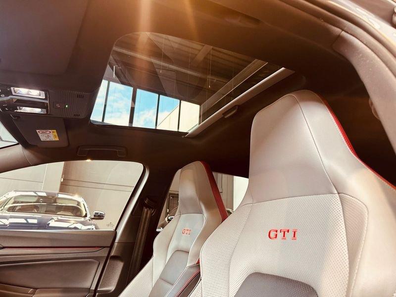 Volkswagen Golf 2.0 TSI GTI DSG