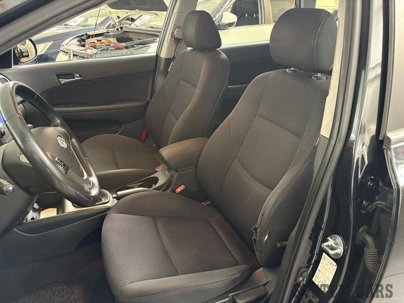 Hyundai i30 AUTO PER COMMERCIANTI i30 CW 1.6 CRDi VGT 16V 90CV Active