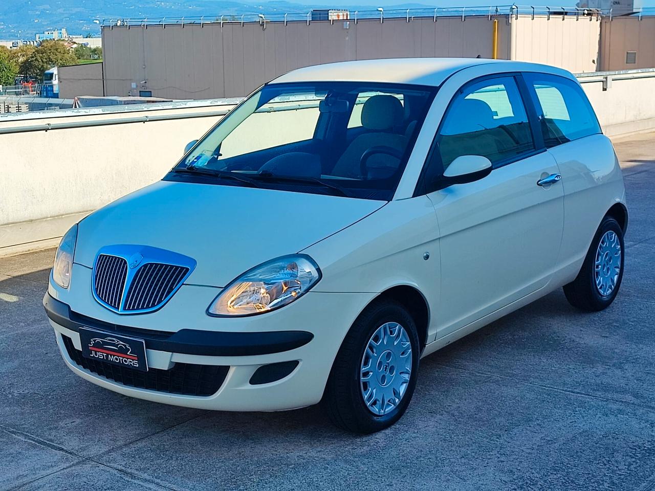 Lancia Ypsilon 1.2 16V Oro