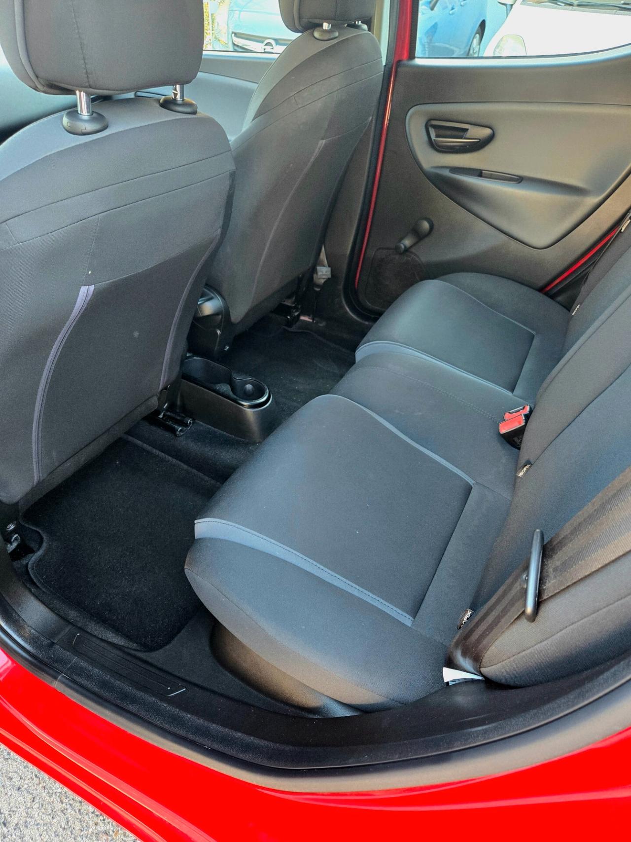 Lancia Ypsilon 1.2 69 CV 5 porte Unyca