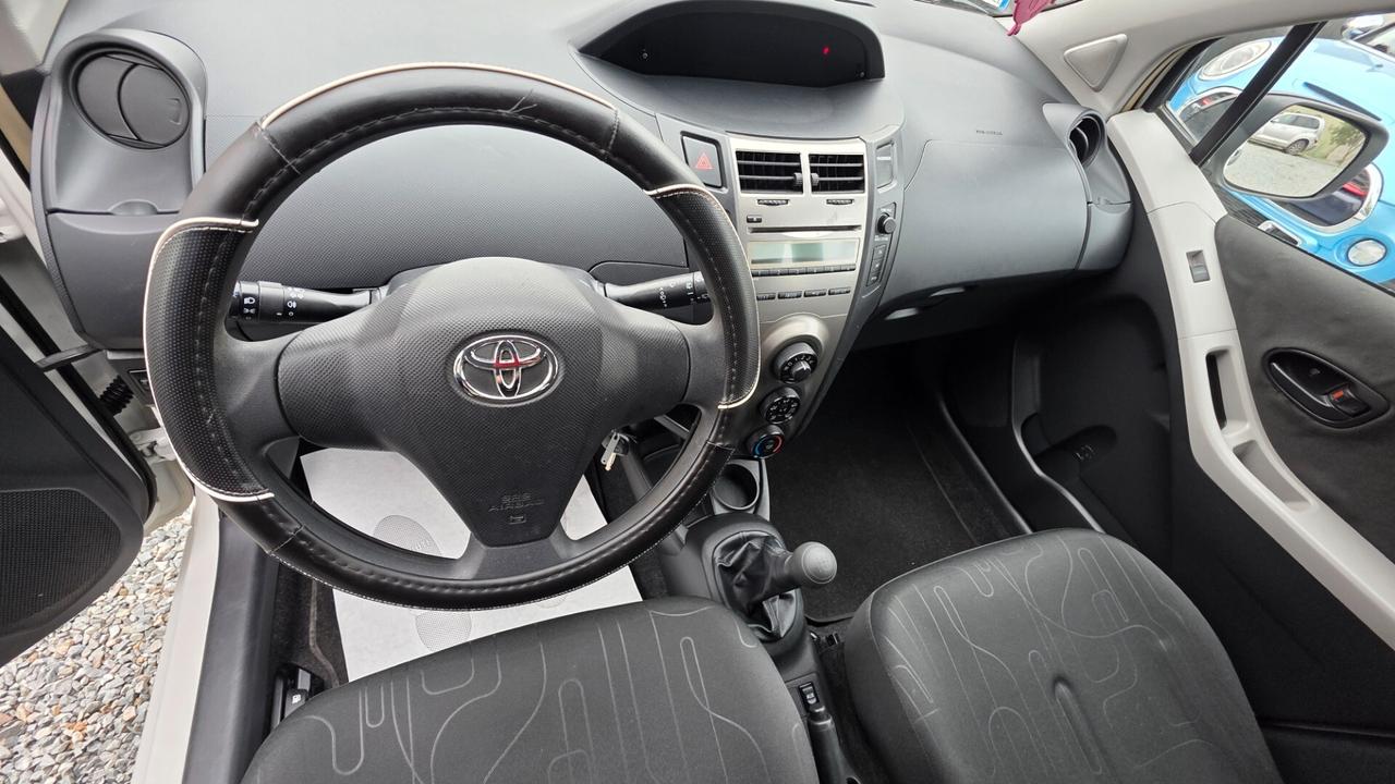 Toyota Yaris 1.0 5 porte