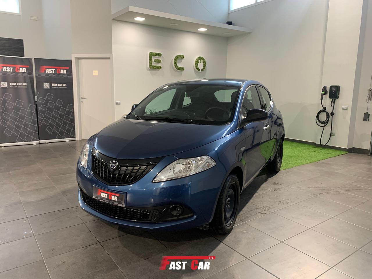 Lancia Ypsilon 1.0 FireFly 5 porte Hybrid Silver