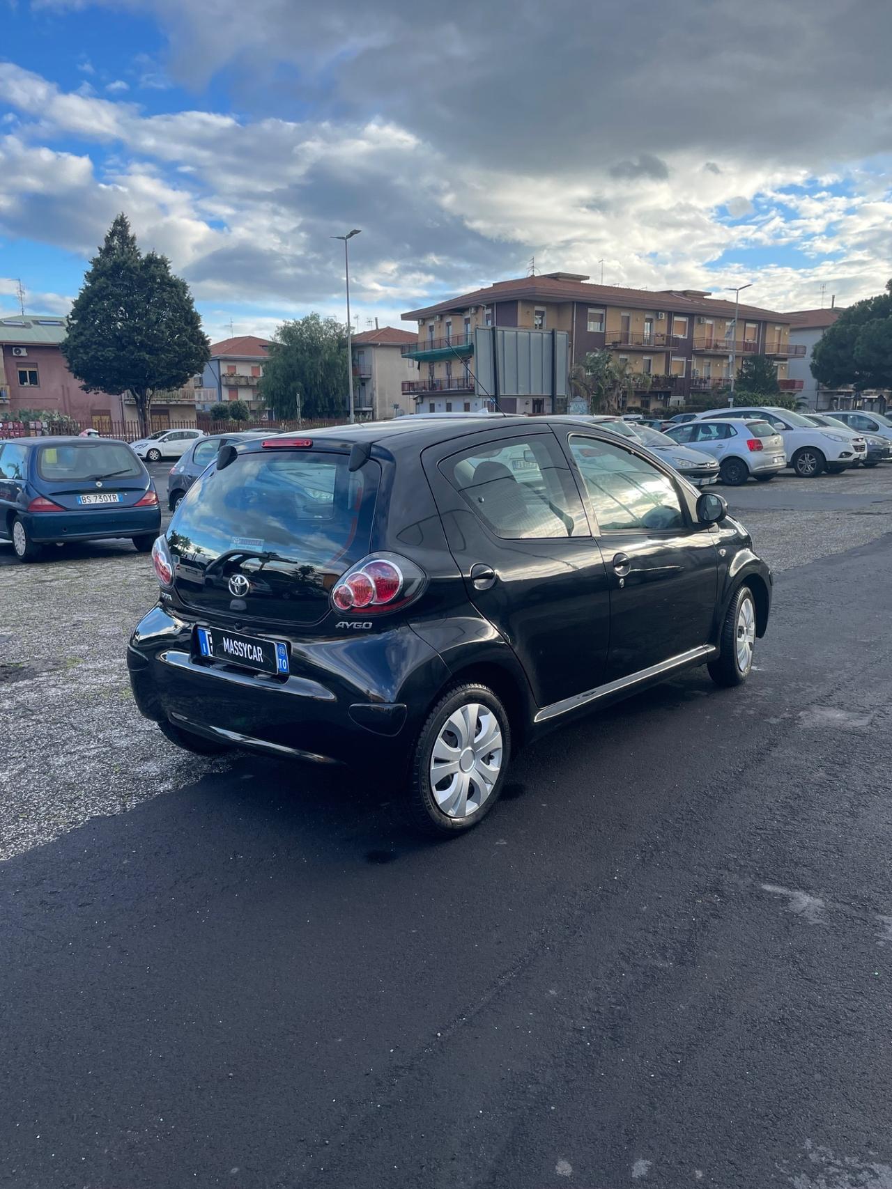 Toyota Aygo 1.0 12V VVT-i 5 porte Lounge Connect MMT