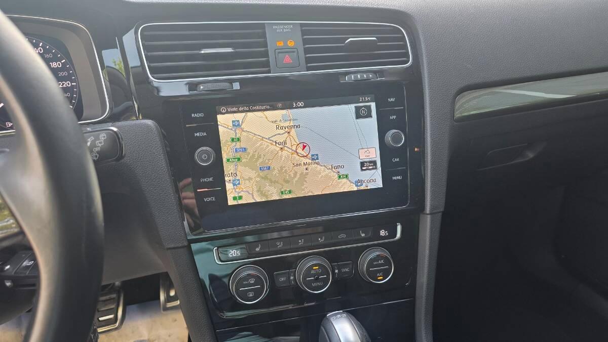 Volkswagen Golf 1.5 tsi Business 130cv dsg