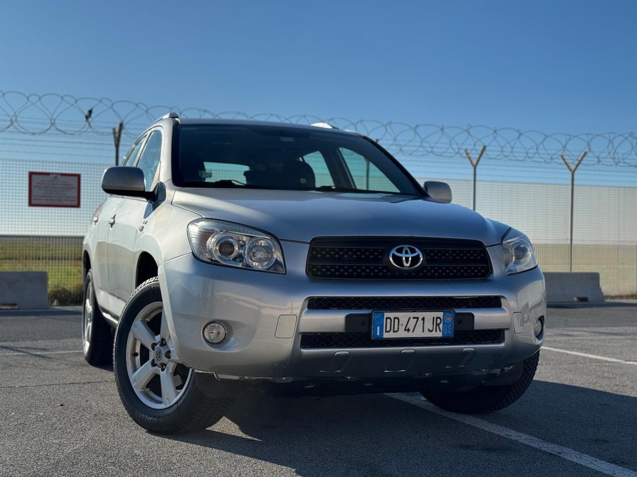 TOYOTA RAV4 2.2 D-4D 136 CV LUXURY 2006 1 PROP 12 MESI DI GARANZIA