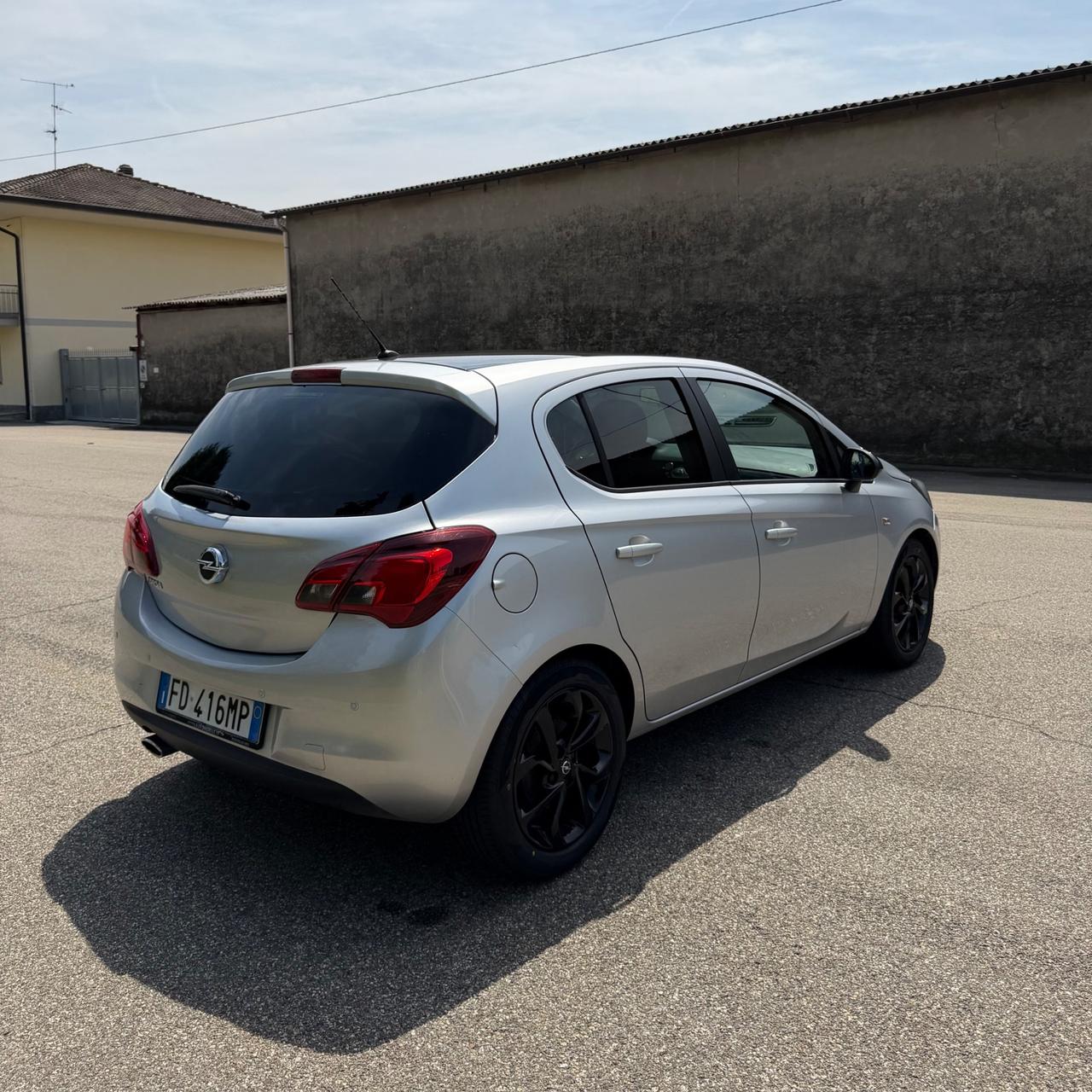 Opel Corsa 1.2 5 porte b-Color