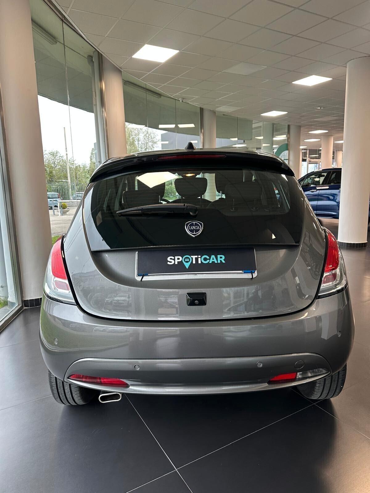 Lancia Ypsilon 1.0 FireFly 5 porte S&S Hybrid Platino