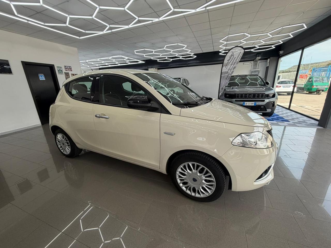 Lancia Ypsilon 1.2 69 CV 5 porte Gold