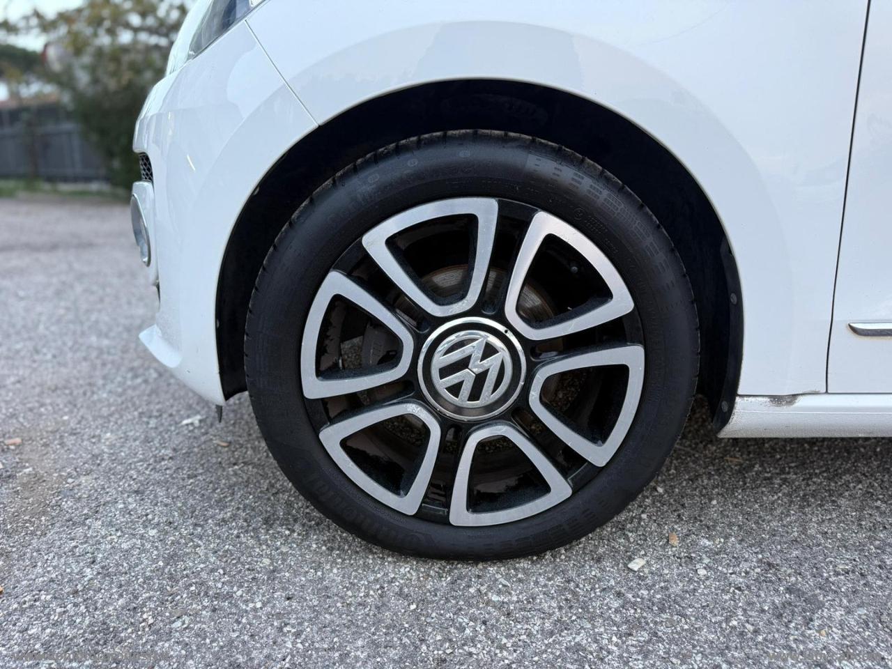 VOLKSWAGEN 1.0 75 CV 5p. high up!