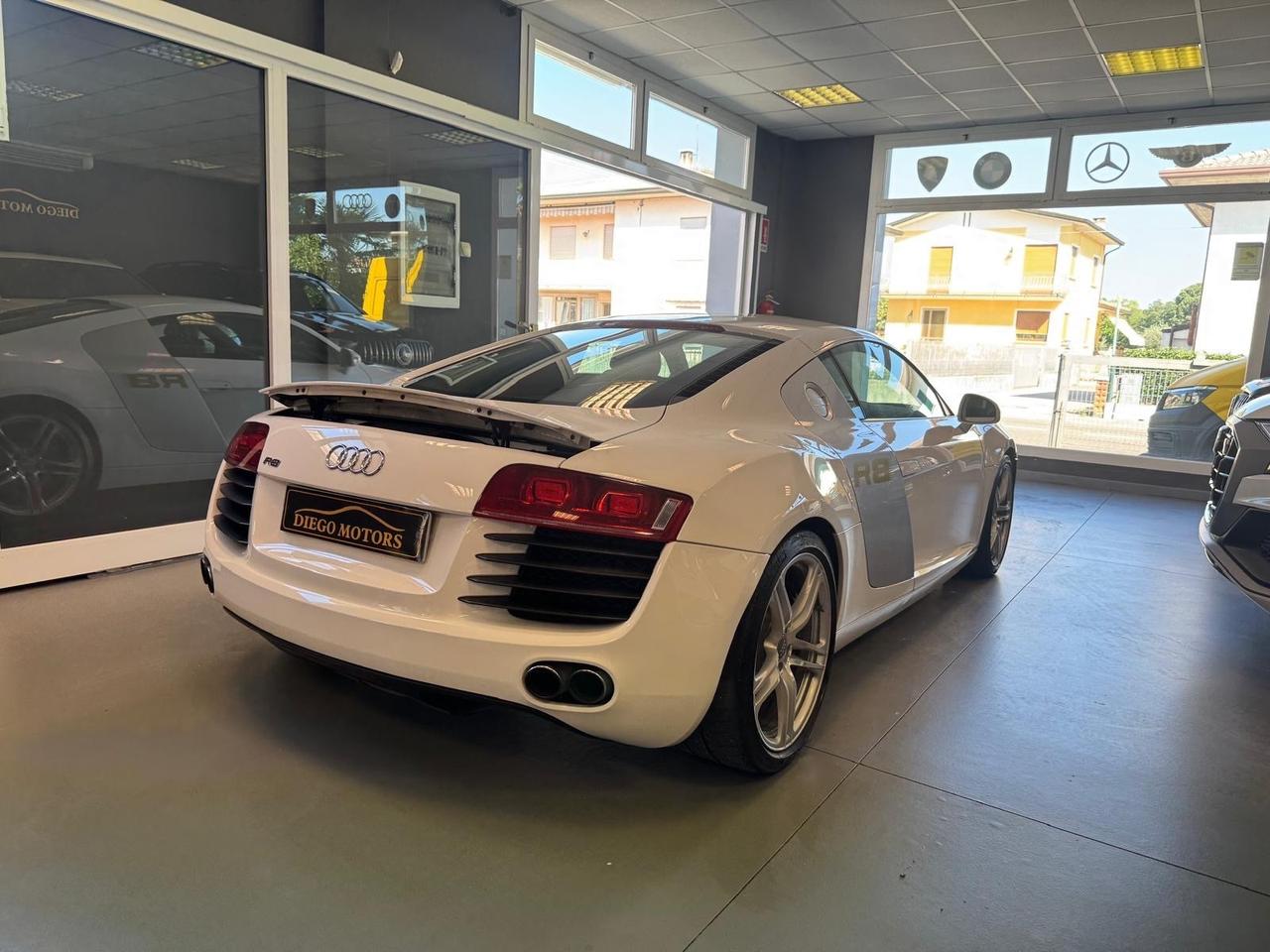 Audi R8 4.2 V8 FSI quattro R tronic