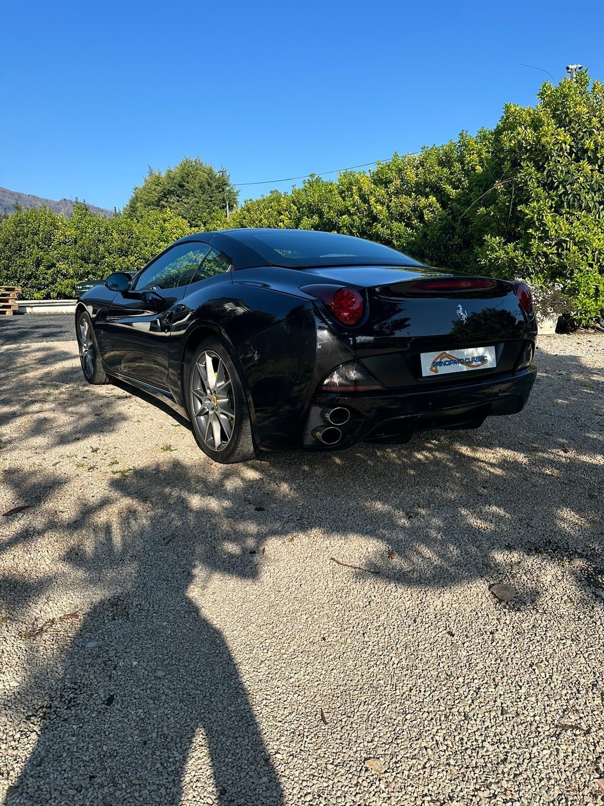 Ferrari California DCT nera book service provenienza rete ferrari