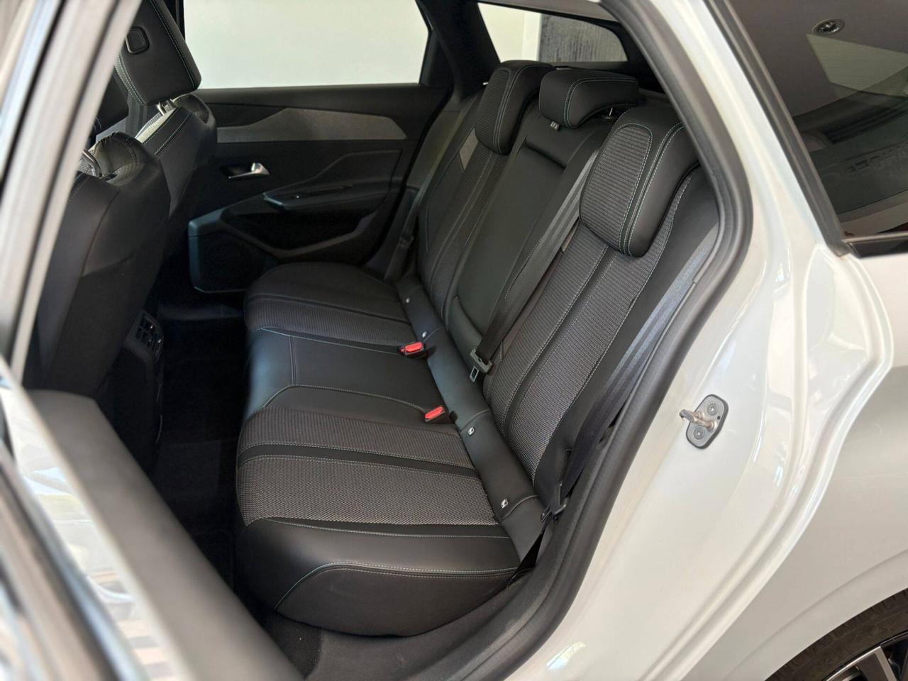 Peugeot 308 1.5 EAT8 Allure 130cv - 2024