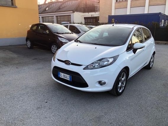 FORD Fiesta 1.4 16V 5p. Bz.- GPL Titanium Bs.
