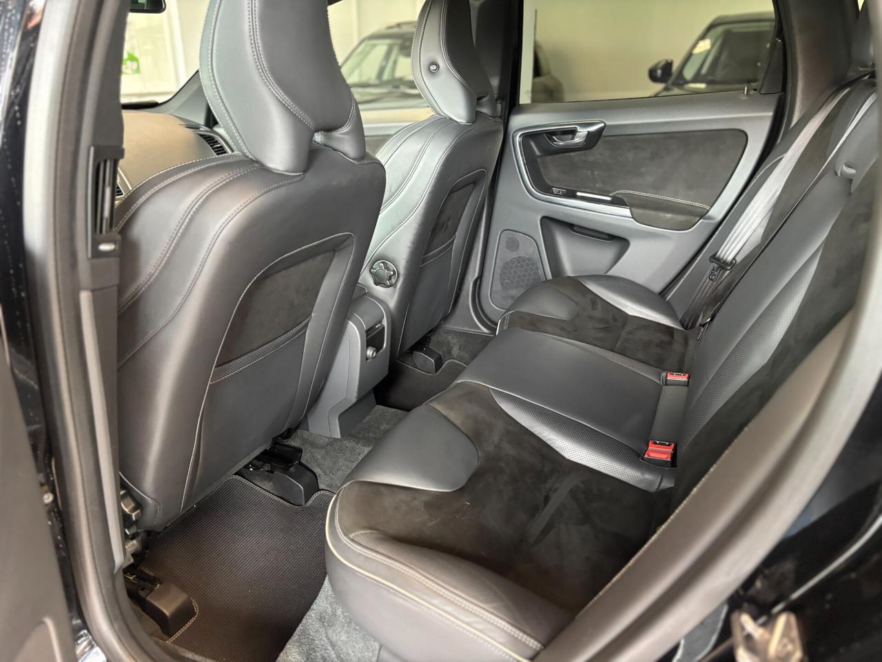 Volvo XC60 2.0 d4 R-design Momentum *CINGHIA FATTA*EURO6