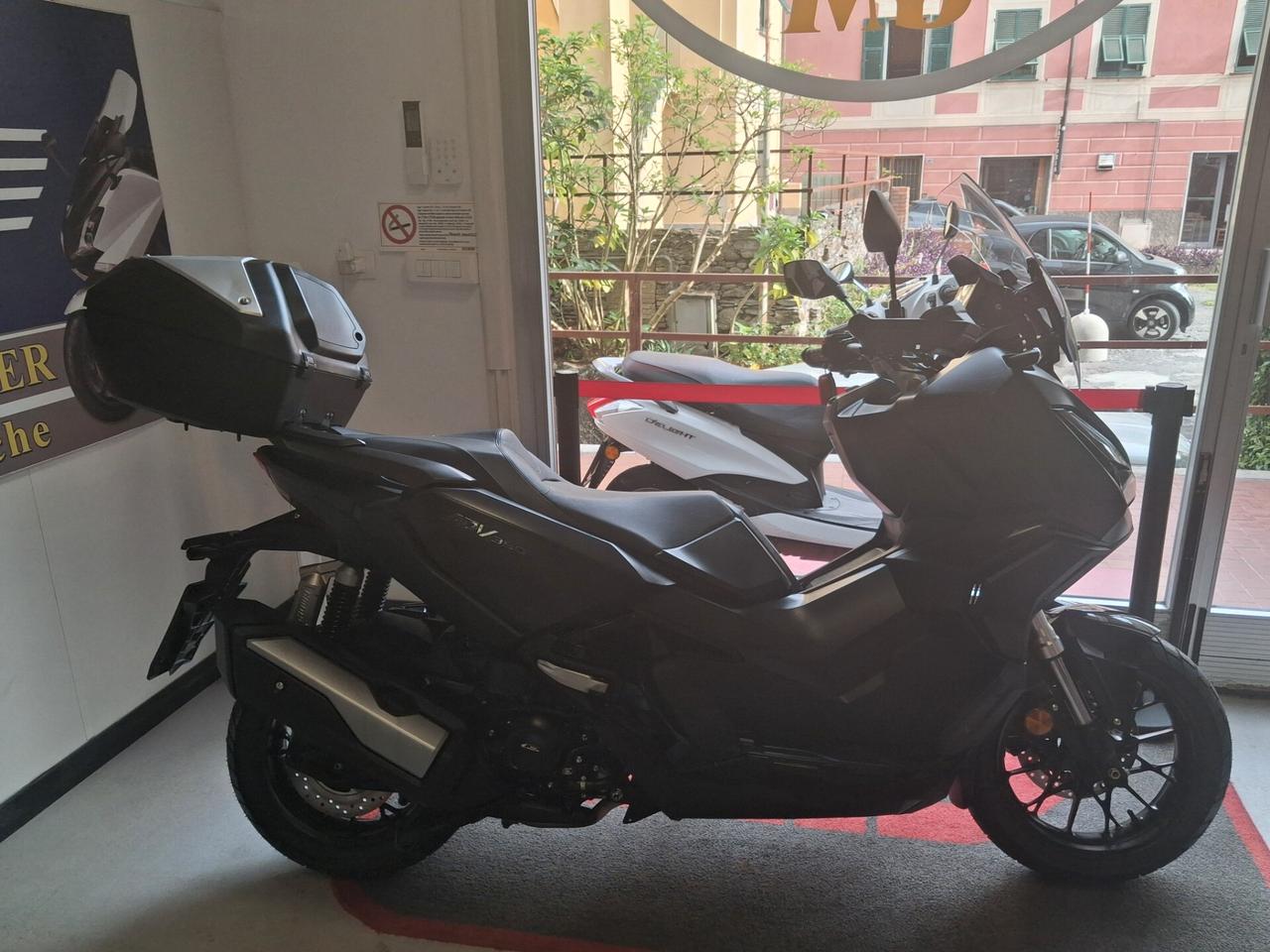 Honda ADV 350 ABS + TCS