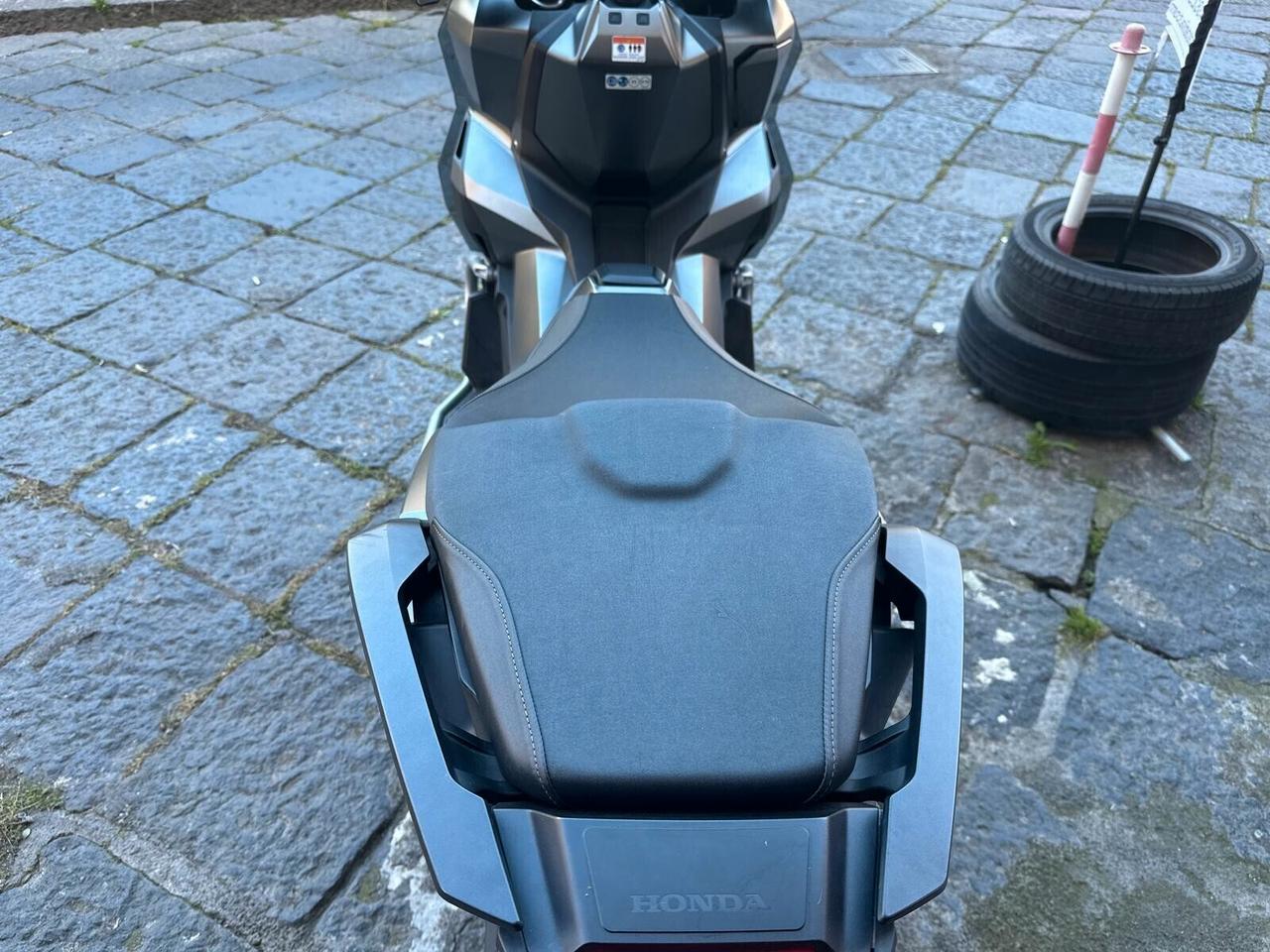 Honda X-ADV 750 grigio satinato