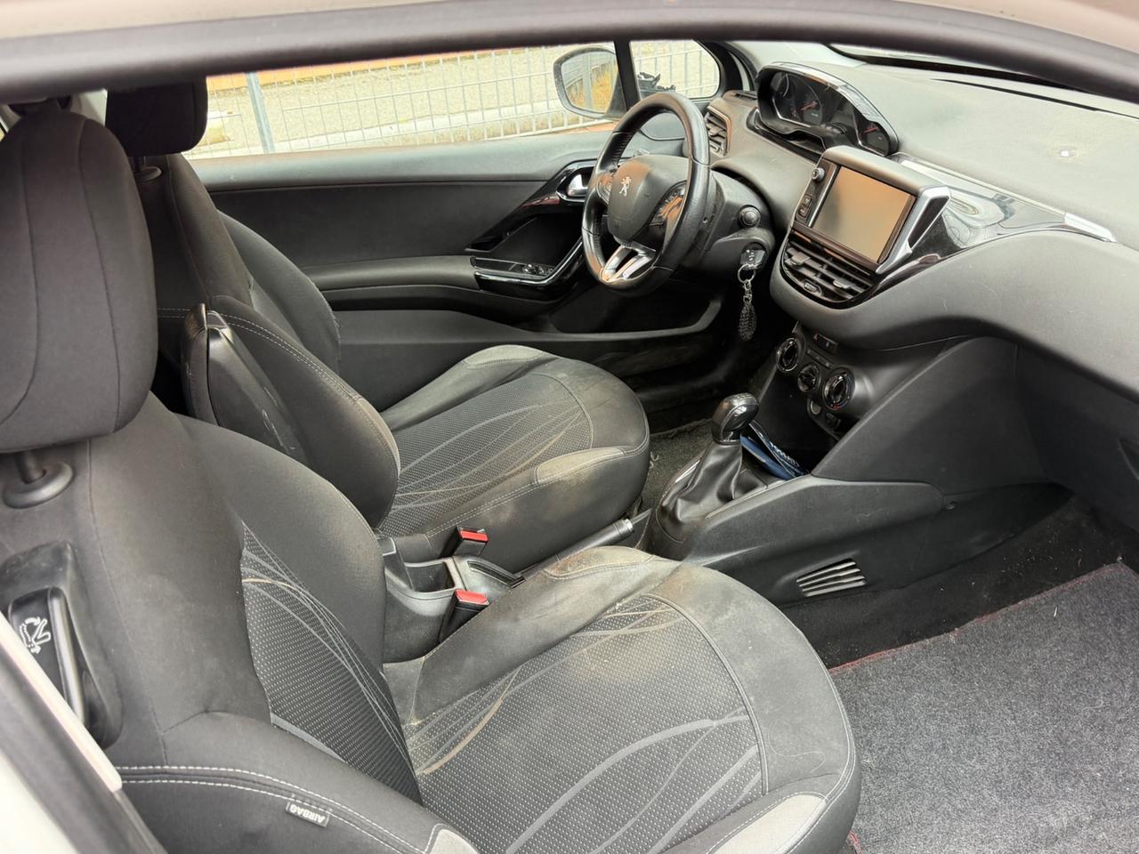 Peugeot 208 1.4 HDi 68 CV 3 porte neopatentati 2013