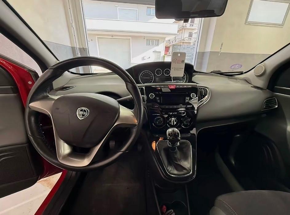 Lancia Ypsilon