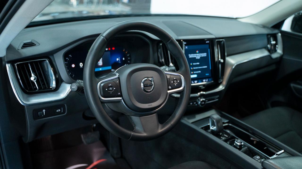 Volvo XC 60 XC60 B4 D 2.0 GEARTRONIC MOMENTUM SPORT LED NAVI FULL OPTIONAL