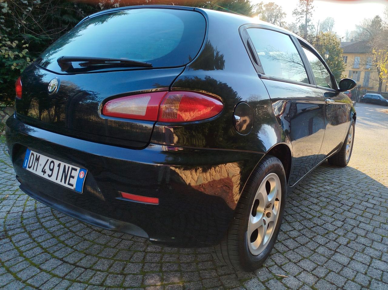 Alfa Romeo 147 Black line 5 porte GPL