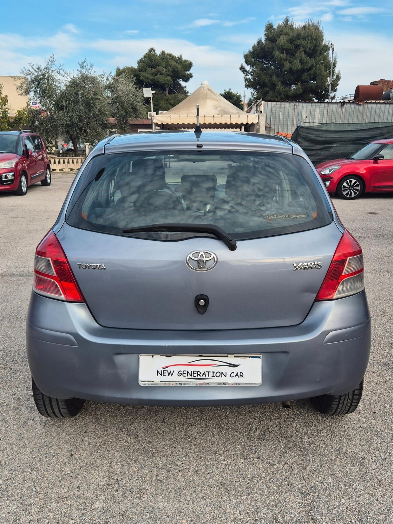 Toyota Yaris 1.0 5.p luxury pack