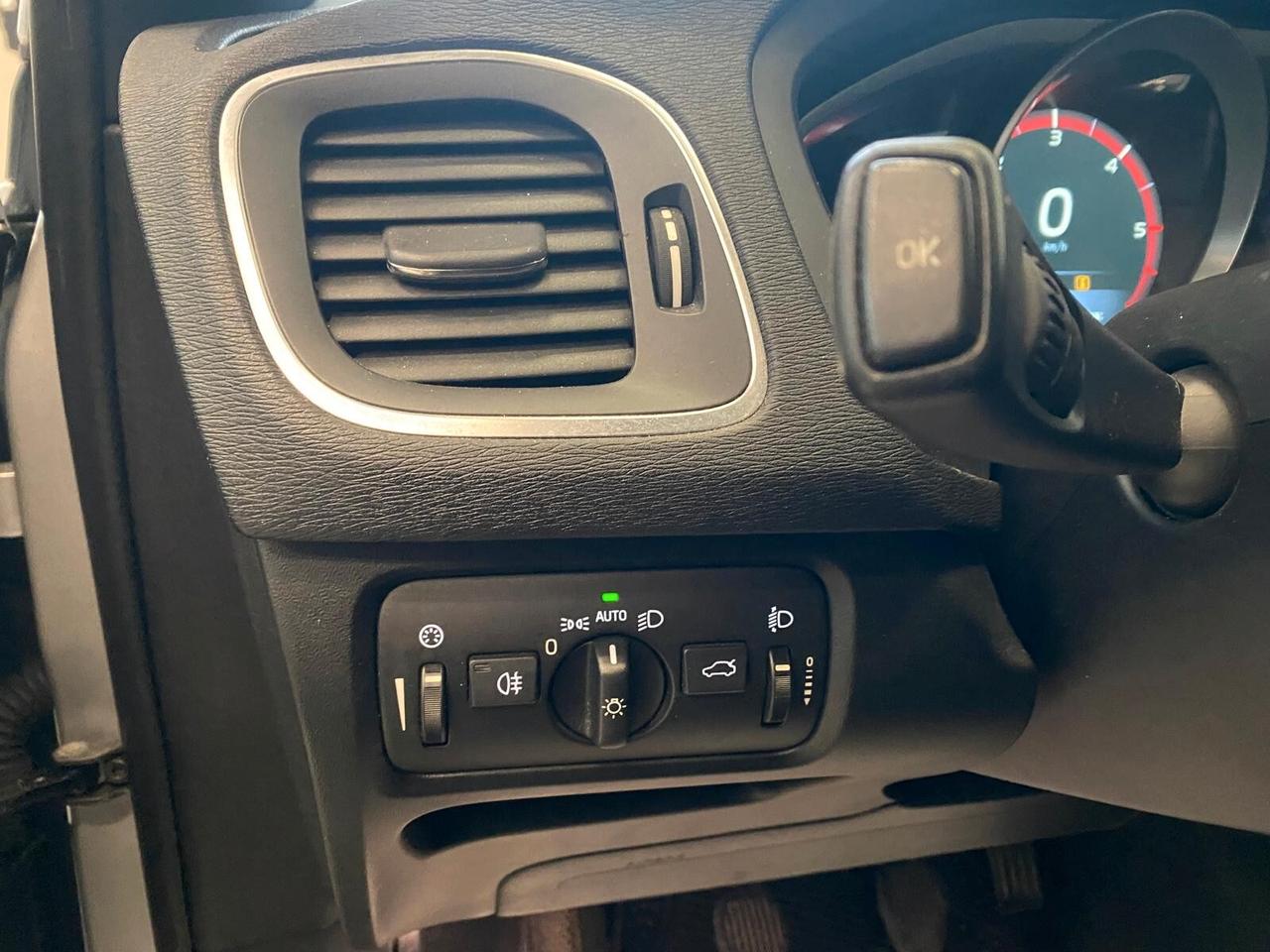 Volvo V40 D2 1.6 Summum