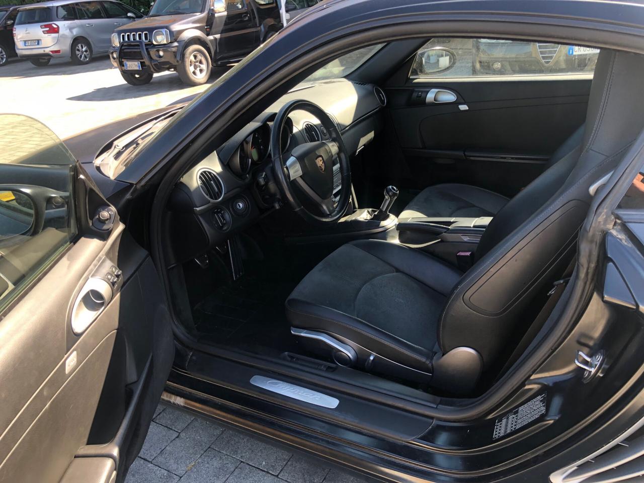 Porsche Cayman 2.7