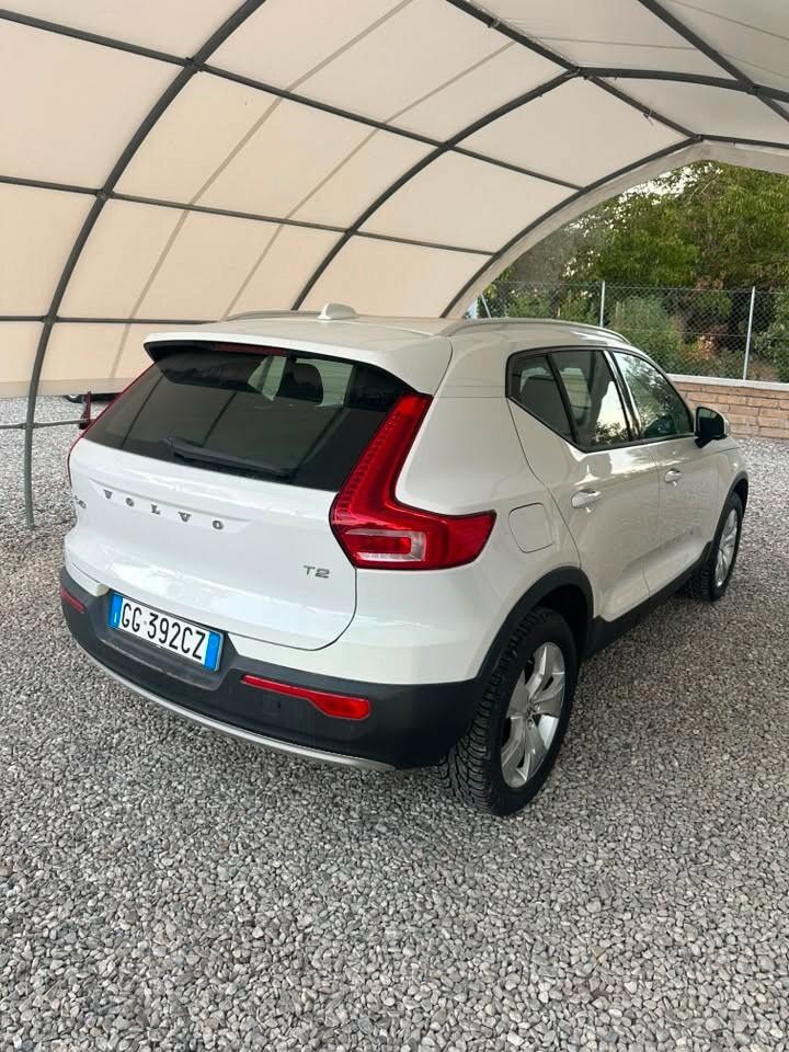 Volvo XC40 T2 Geartronic Momentum Core
