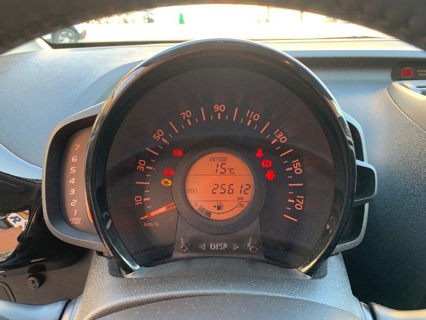 Toyota Aygo 1.0 VVT-i 69 CV 5 porte x-clusiv