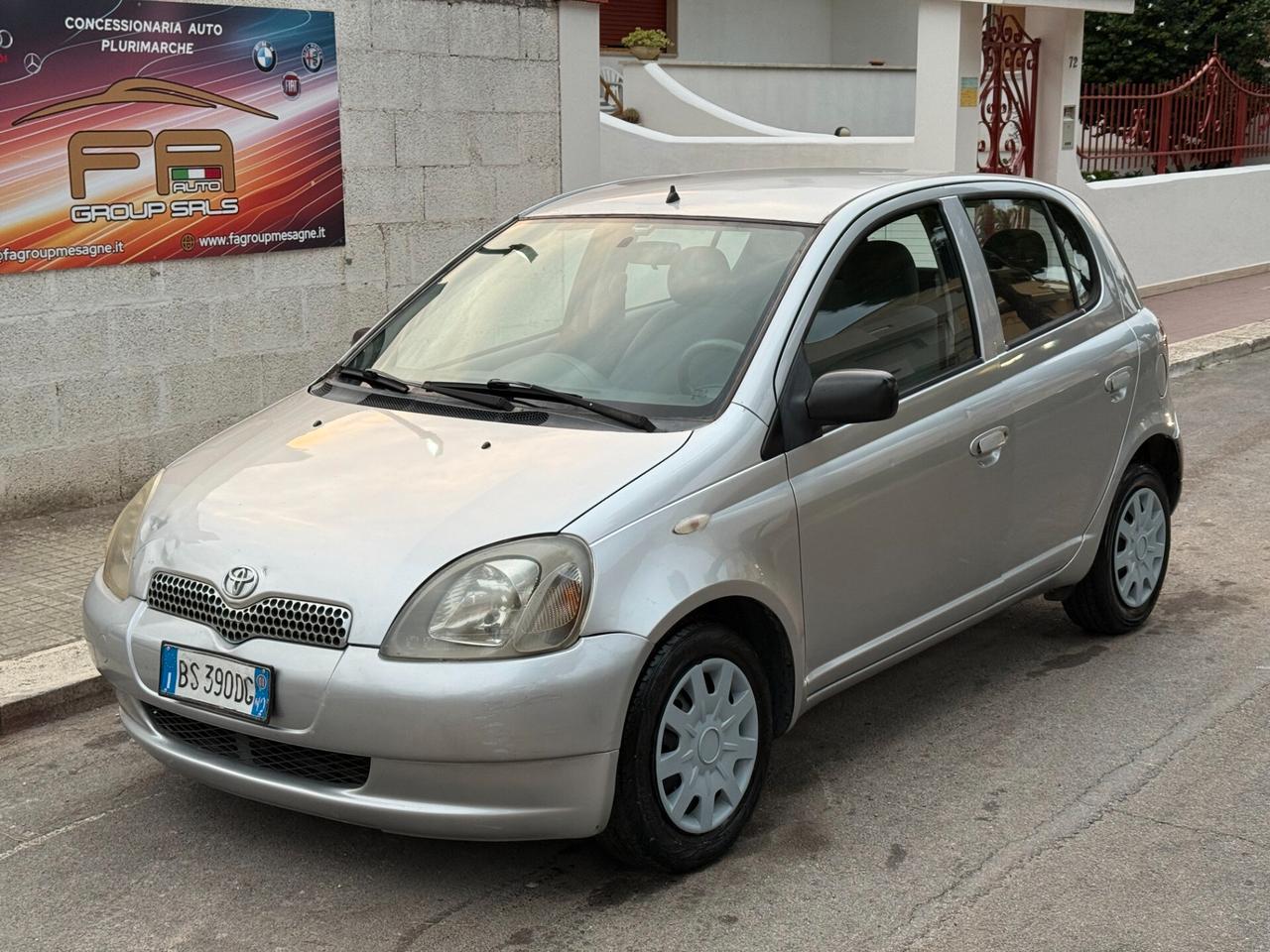 Toyota Yaris 1.0 cat 5 porte Sol - 2001