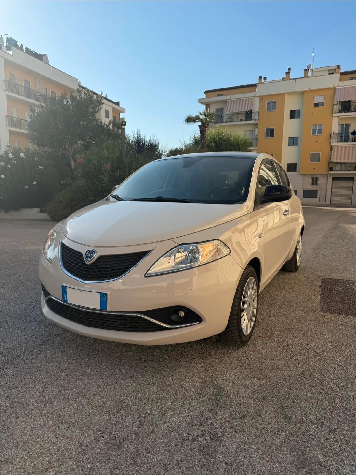Lancia Ypsilon 1.2 69 CV 5 porte GPL Ecochic Gold