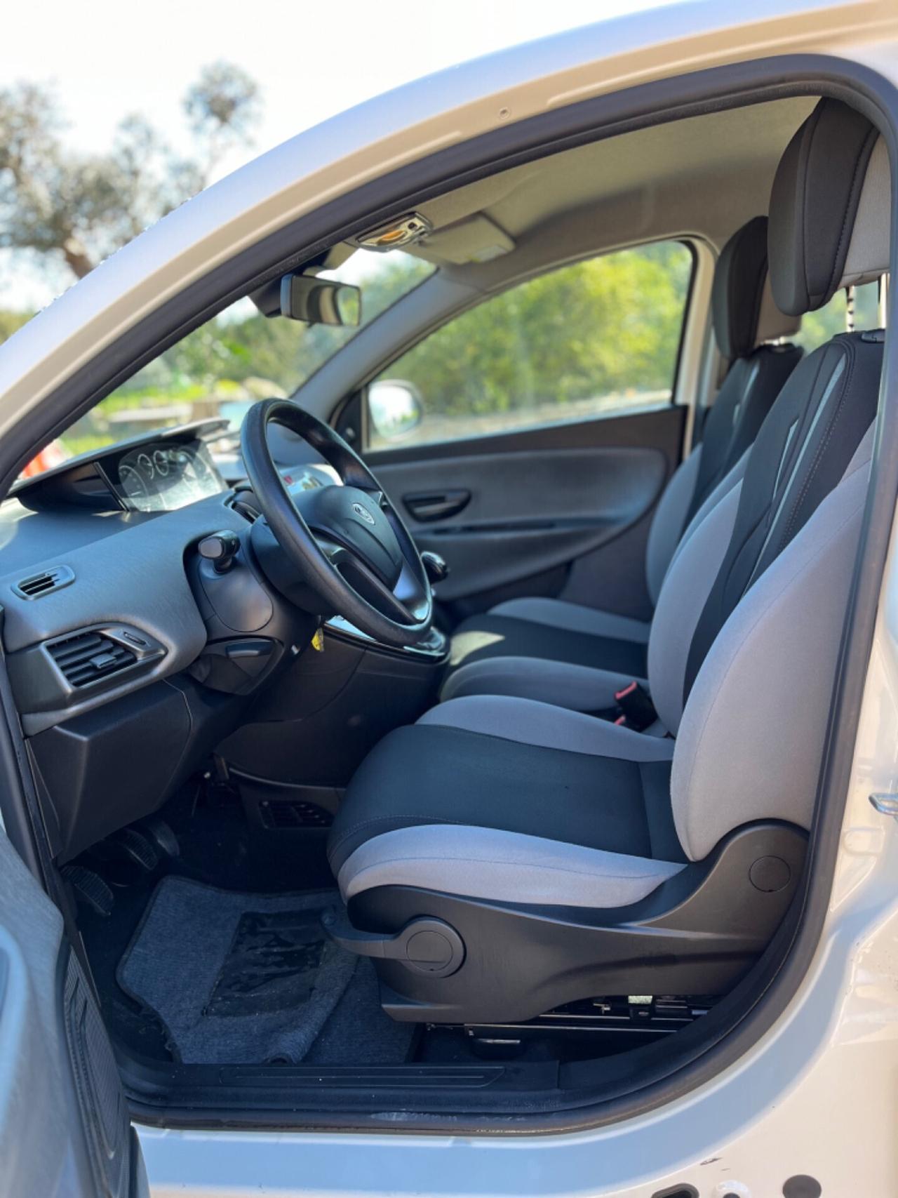 Lancia Ypsilon 1.2 69 CV