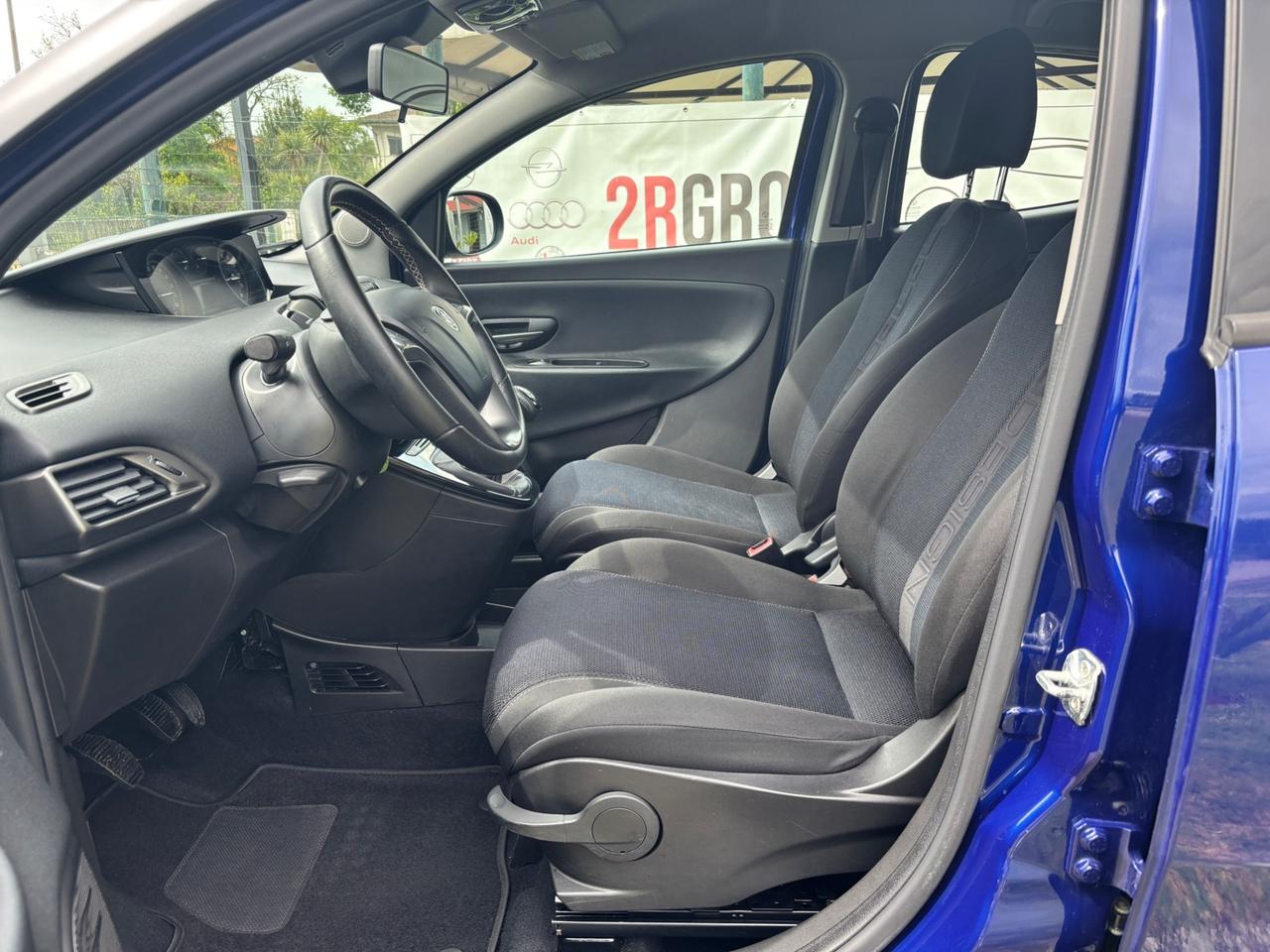 Lancia Ypsilon 1.2 69CV GPL S MOMODESIGN-2013