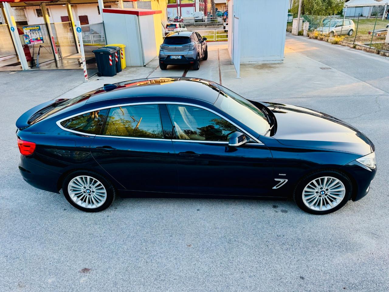 BMW 318d GT Luxury - LED / Navi