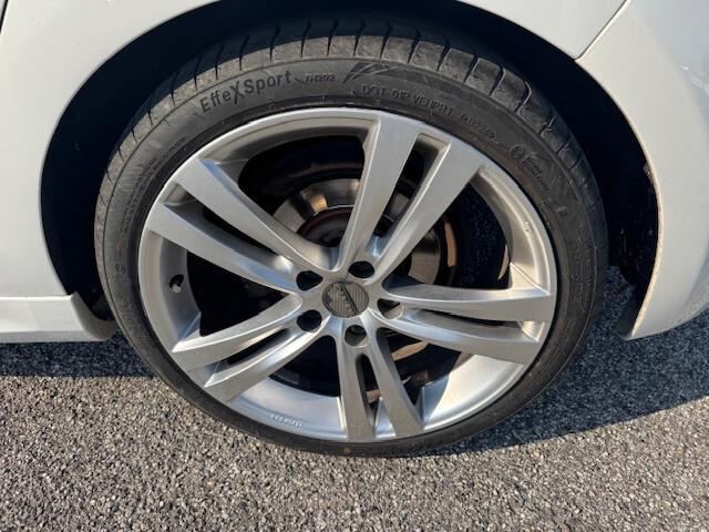 Volkswagen Golf 1.6 TDI DPF DSG 5p. Highline-R LINE