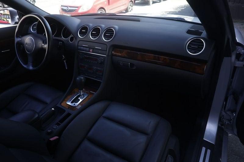 Audi A4 A4 Cabrio 2.5 V6 tdi 163cv multitronic 120KW ANNO 2005