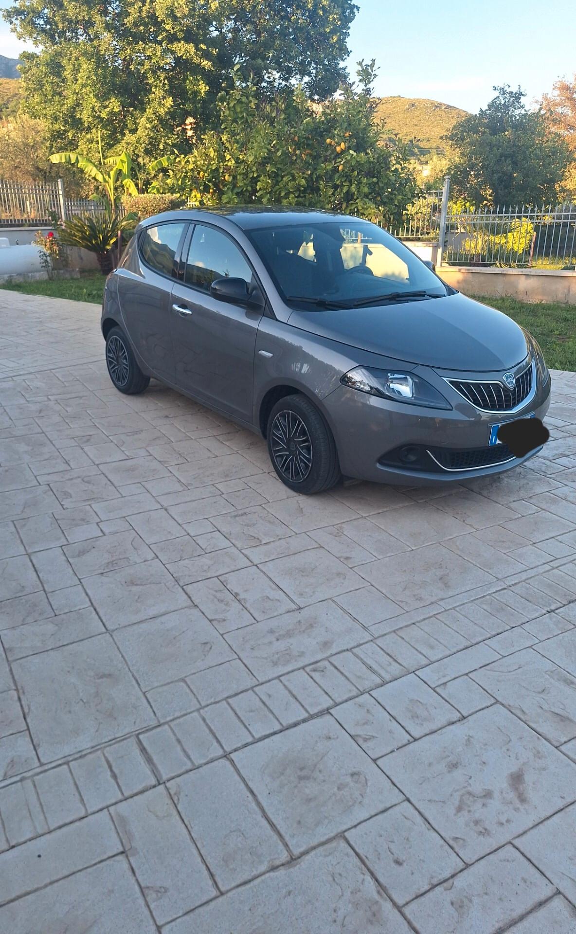 Lancia Ypsilon 1.0 FireFly 5 porte S&S Hybrid Silver Plus