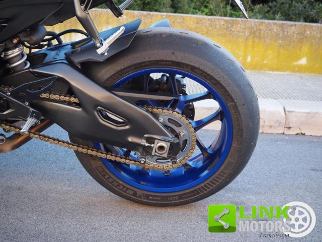 YAMAHA YZF R1 ++? 193,00 al mese++