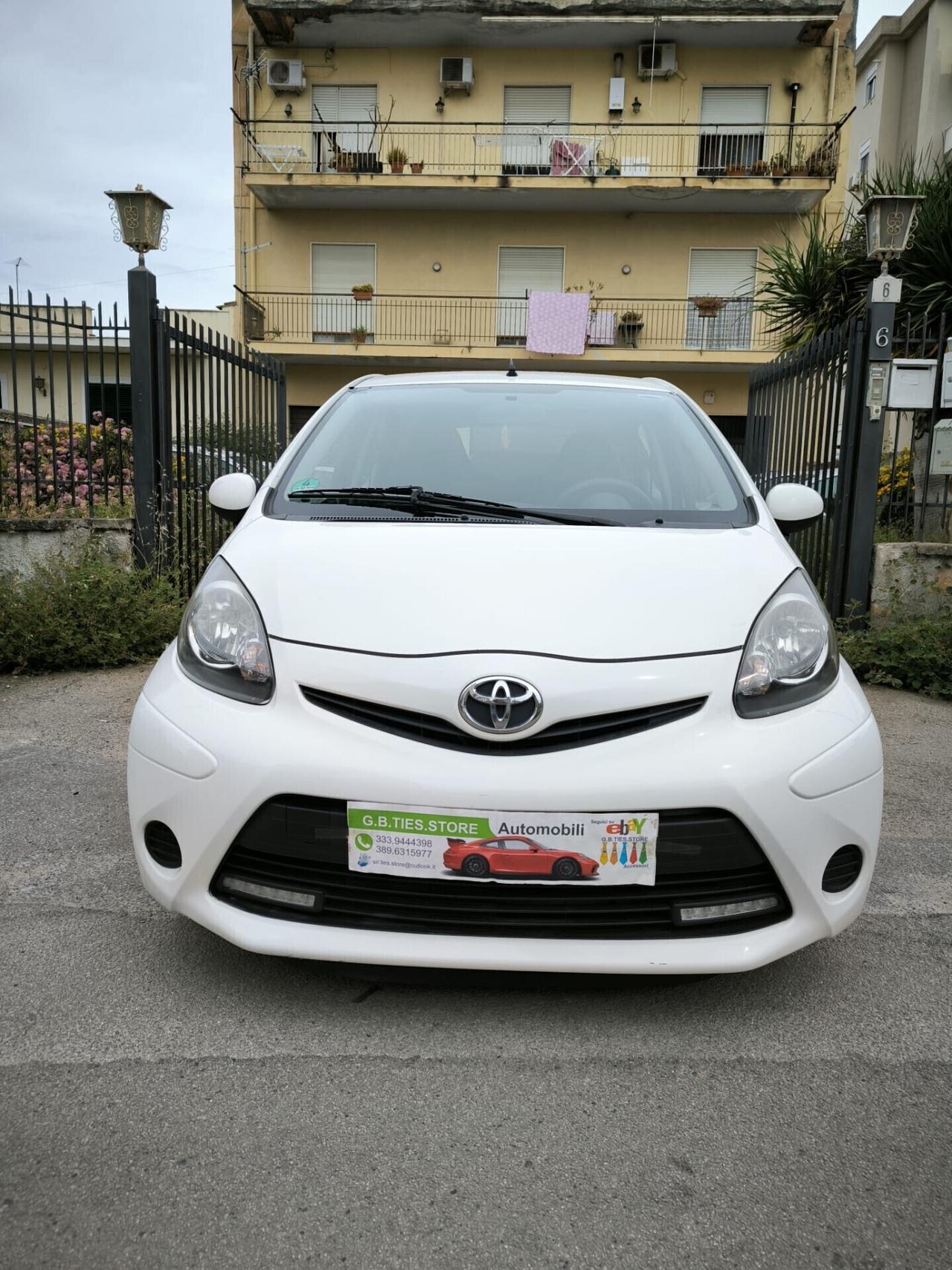 Toyota Aygo 1.0 12V VVT-i 5 porte Active Connect 2013