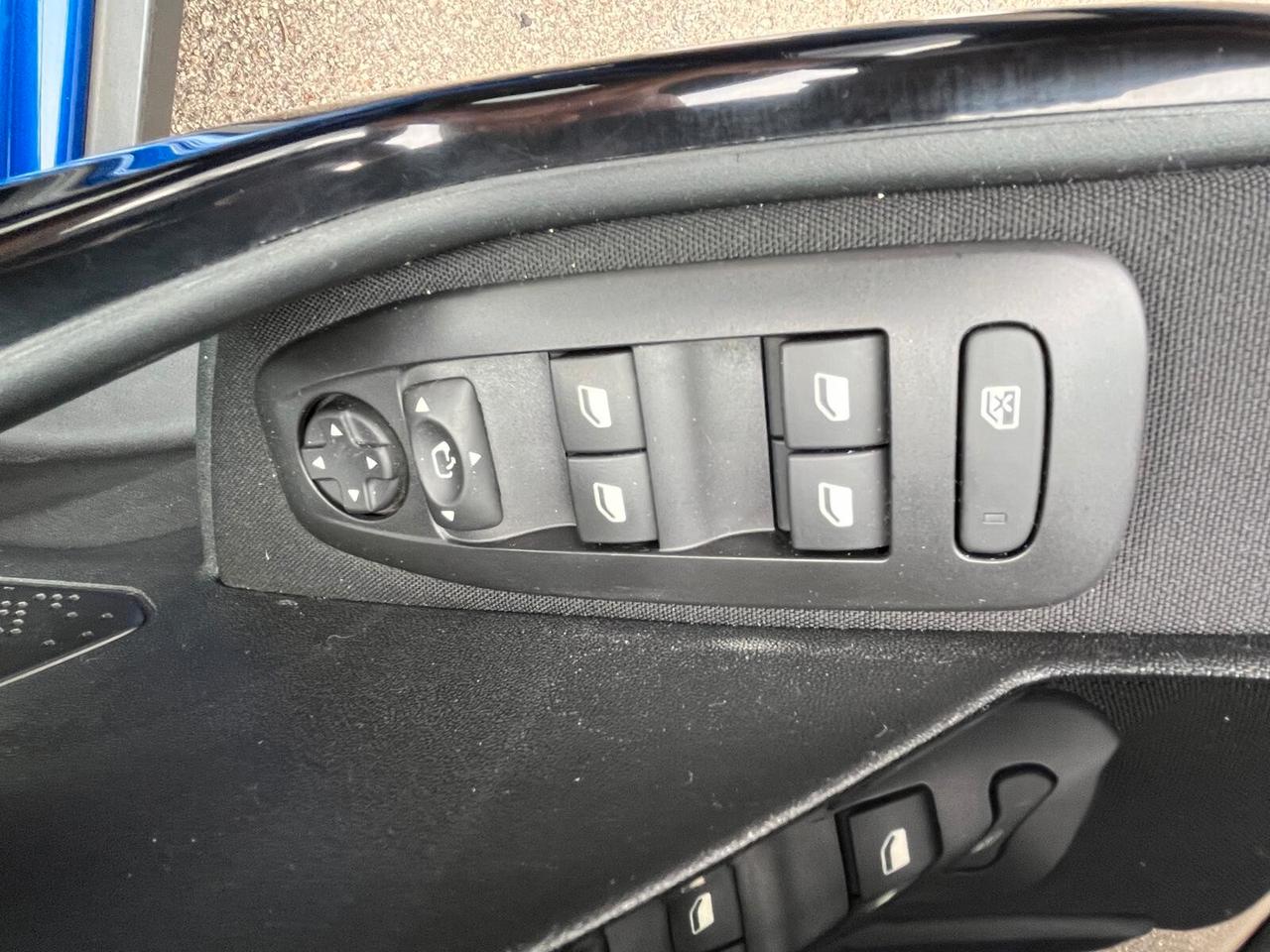 Peugeot 2008 BlueHDi 100 S&S Signature