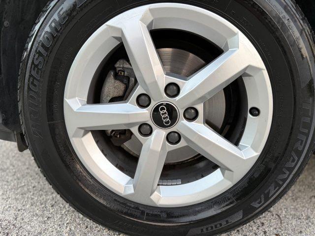 AUDI Q2 30 TDI Identity Black