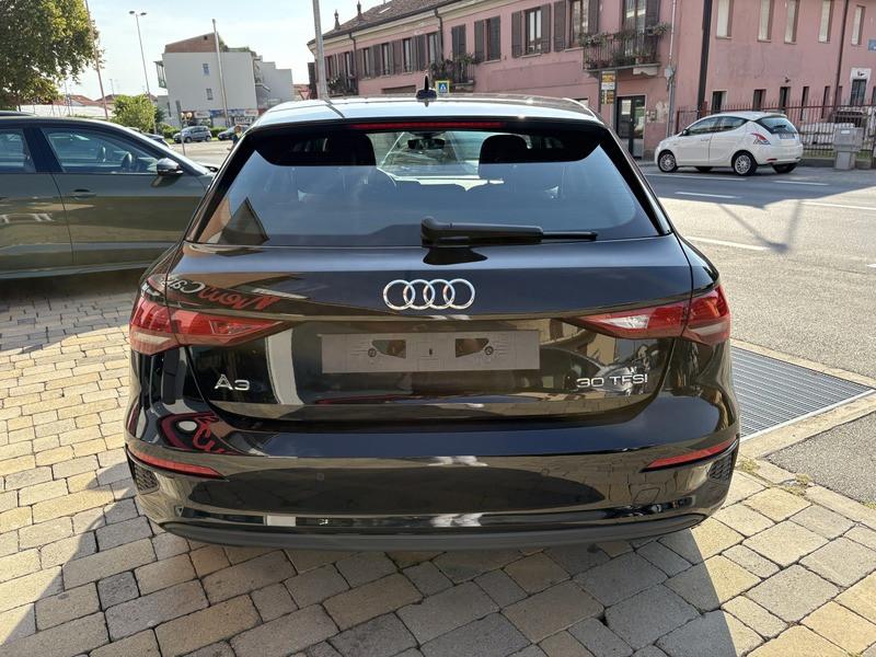 Audi A3 Sportback 30 1.0 tfsi Business LED-NAVI-PHONE APPS