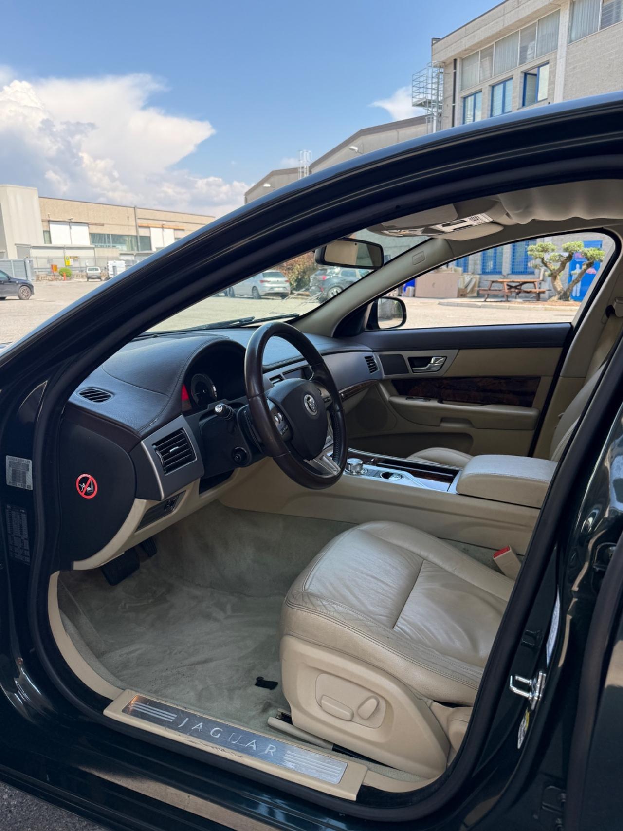 Jaguar XF 3.0 D V6 Premium Luxury 240cv