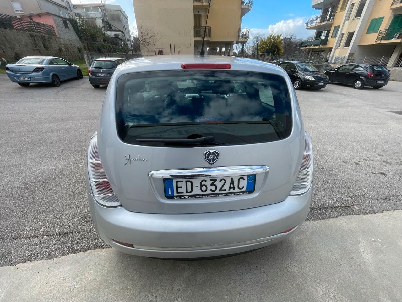 Lancia Ypsilon 1.3 MJT 75 CV Platino